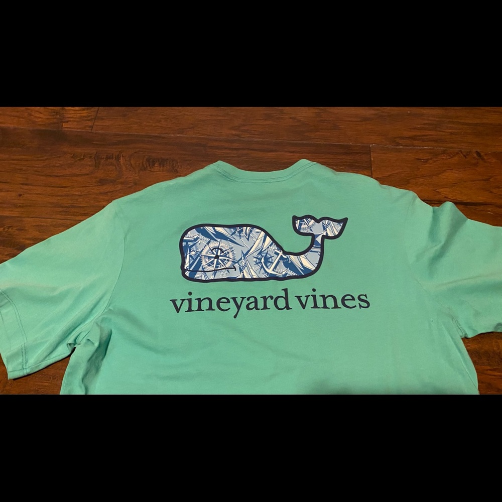 Vineyard vines t-shirt
